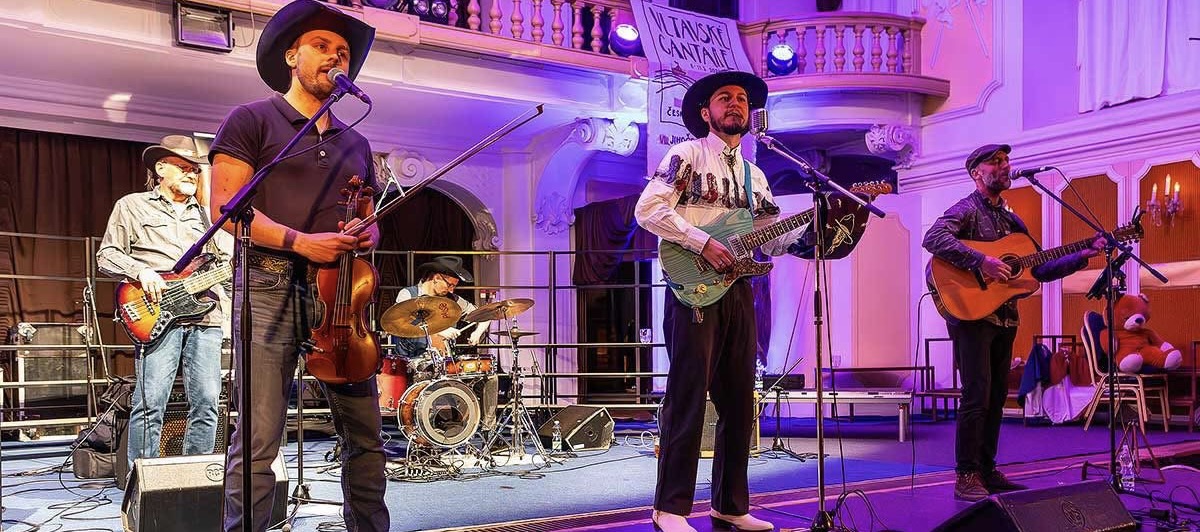 Foto kapely z koncertu